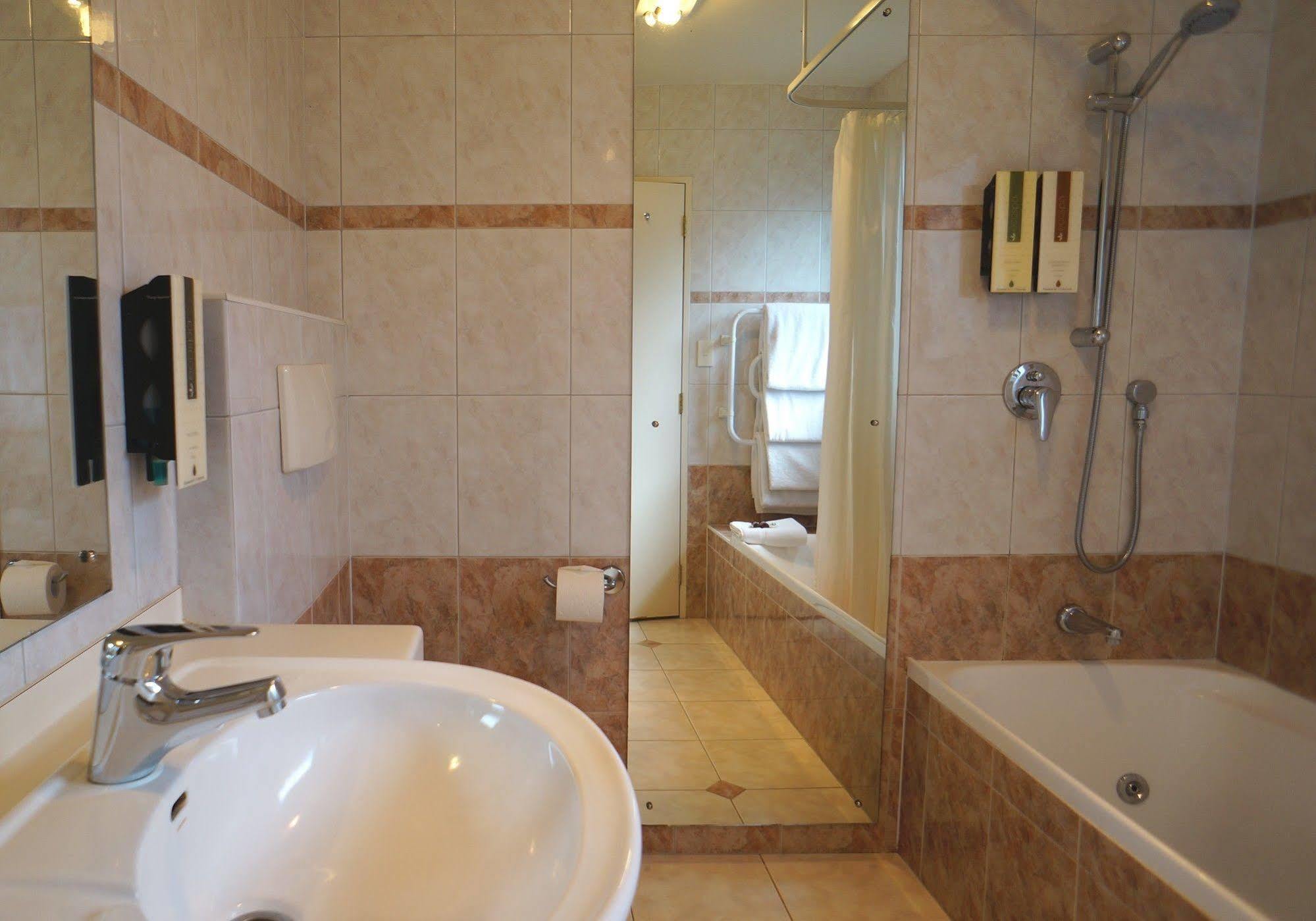 Cornwall Park Motor Inn Окленд Экстерьер фото